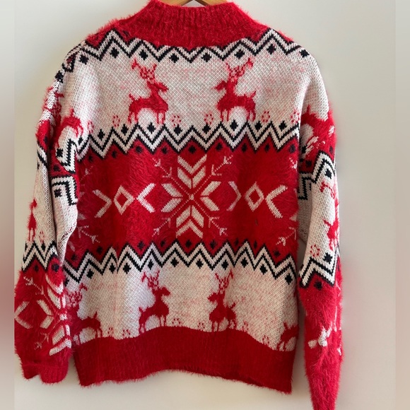 Cozy reindeer sweater - Picture 8 of 11